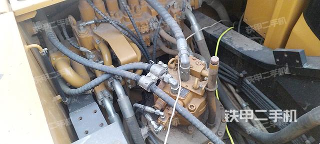 回轉(zhuǎn)馬達(dá)和主控閥（整機(jī)外觀）