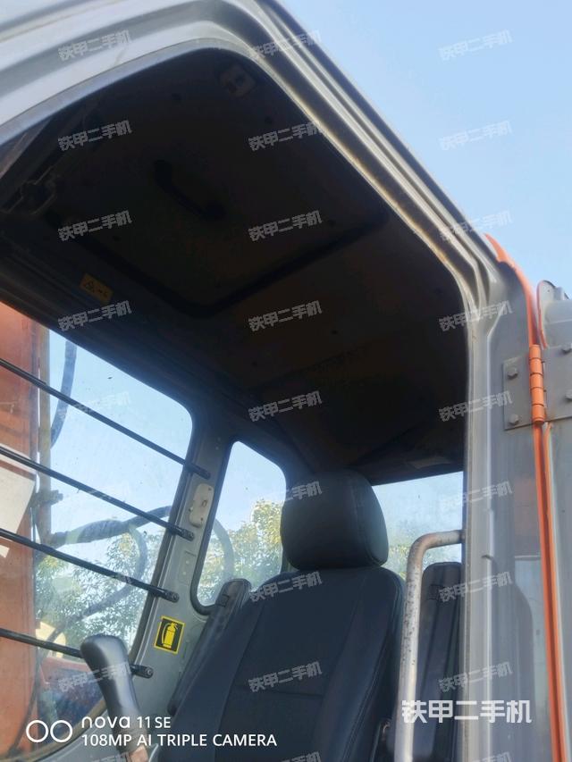 座椅右側(cè)控制臺/鑰匙門/油門/含右手柄（駕駛室部分）