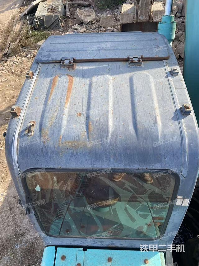 驾驶室顶部（整机外观）