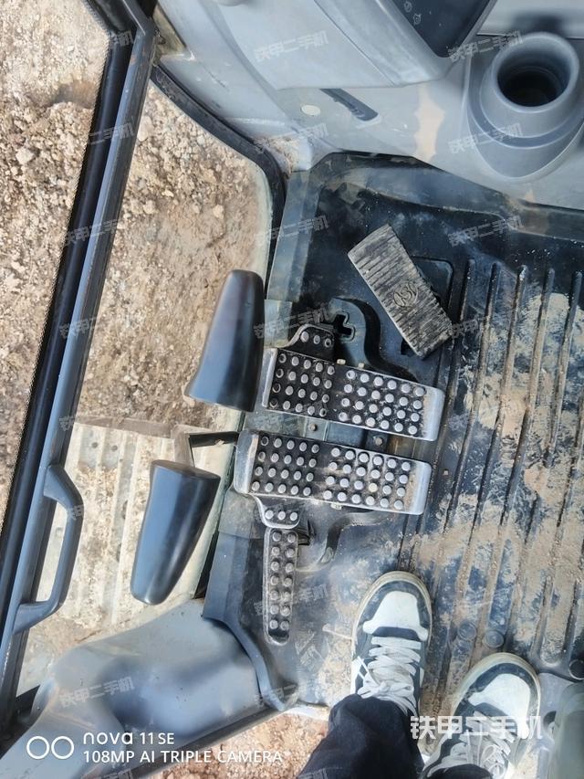 后窗玻璃角標（駕駛室部分）