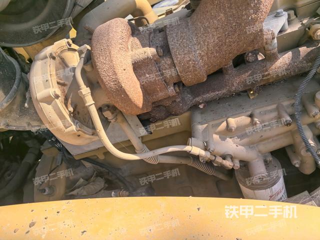 發(fā)動機(jī)艙液壓泵全景（壓路機(jī)發(fā)動機(jī)艙）