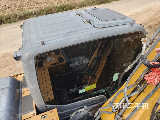 驾驶室顶部（整机外观）