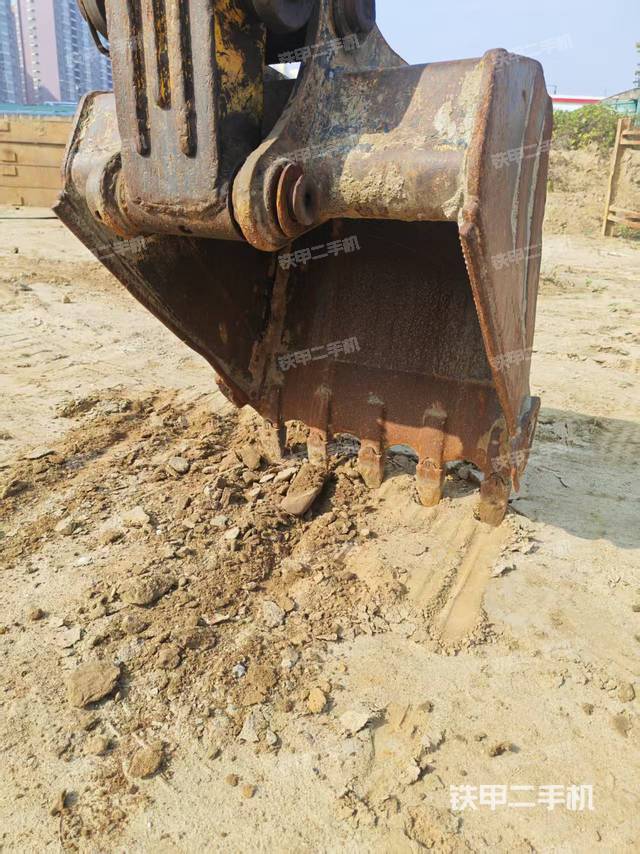 回轉(zhuǎn)馬達和主控閥（整機外觀）