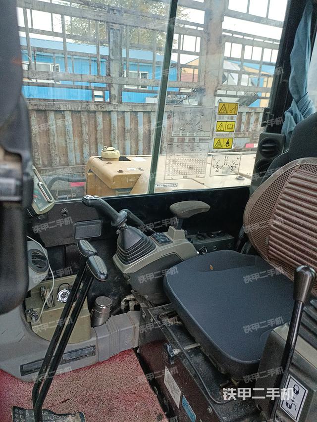 駕駛室整體（整機(jī)外觀）