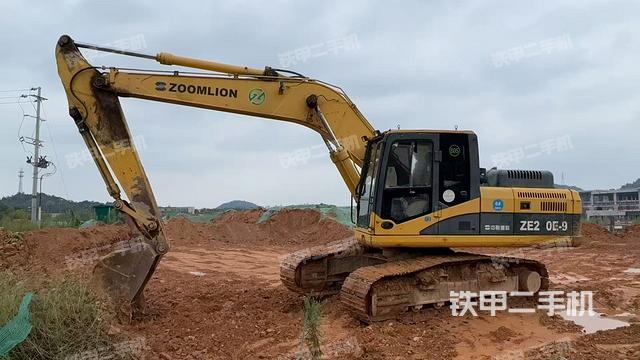 中聯(lián)重科ZE205E挖掘機(jī)