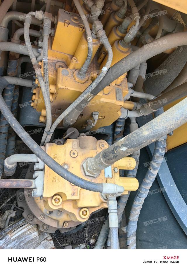 回转马达和主控阀（整机外观）