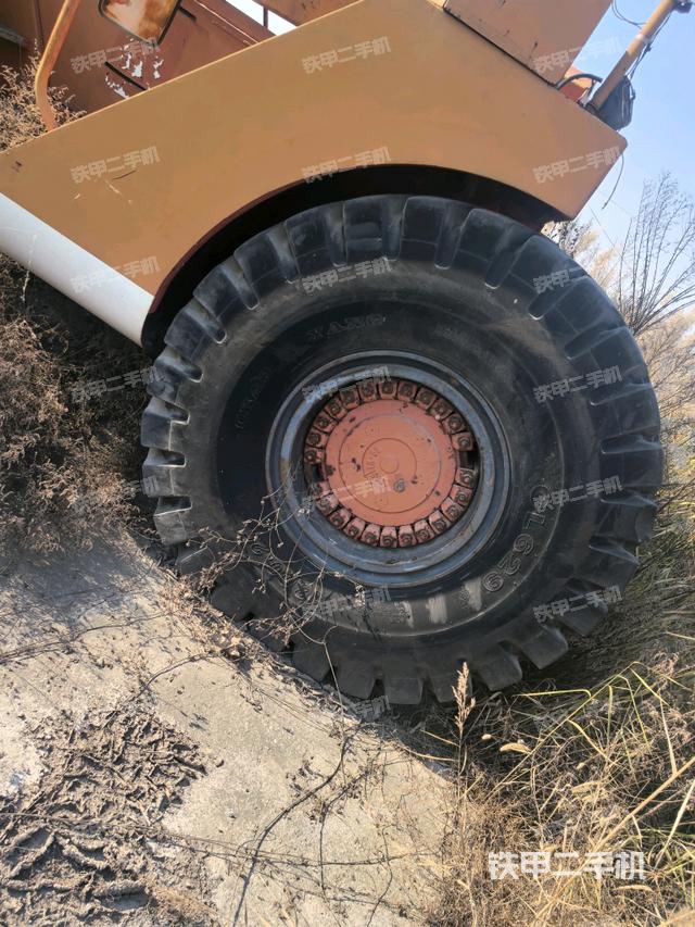 操作室顶部及主杆（汽车起重机其他部件展示）