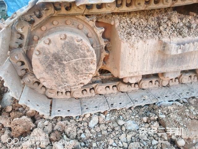 右驅(qū)動輪（行走機構(gòu)）