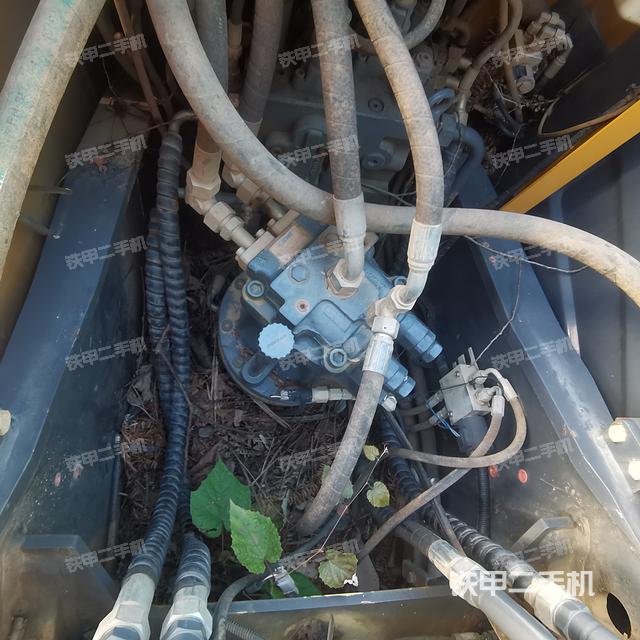 回轉(zhuǎn)馬達(dá)和主控閥（整機(jī)外觀）