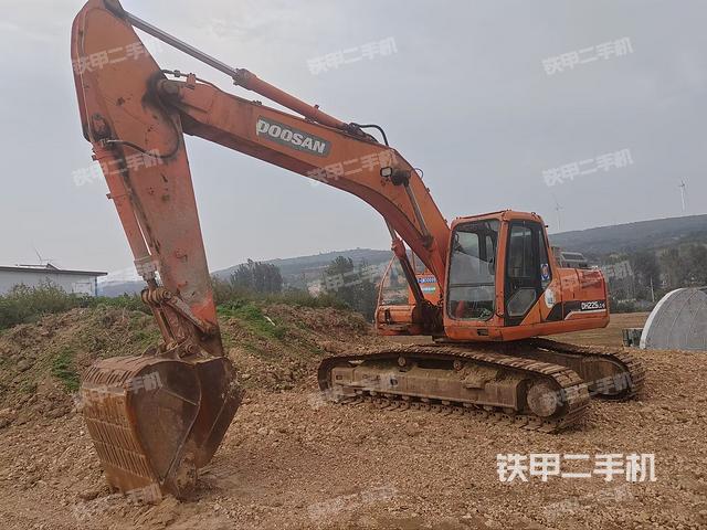 斗山DH225LC-9挖掘機(jī)