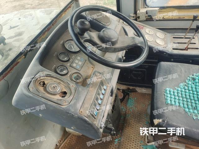 駕駛室內(nèi)部（駕駛室/操作室）