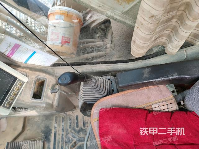 座椅右側(cè)控制臺/鑰匙門/油門/含右手柄（駕駛室部分）