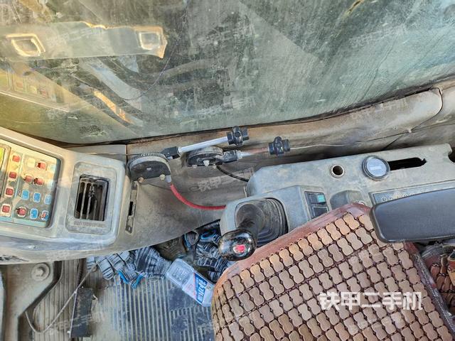 駕駛室整體（整機外觀）