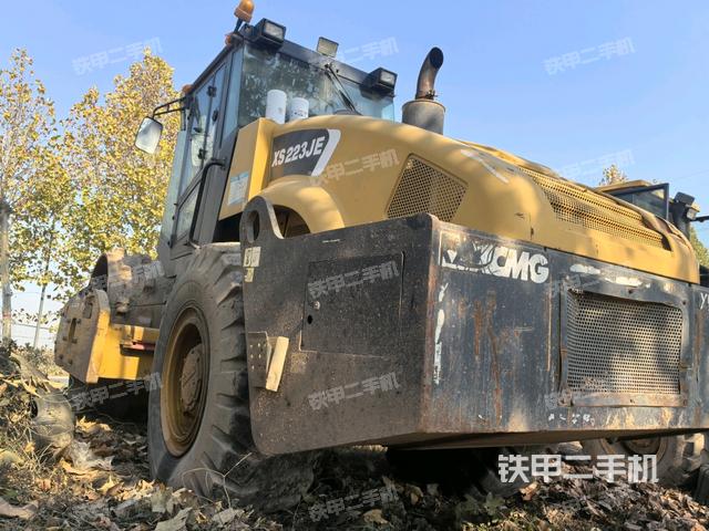 左后45°（壓路機(jī)整機(jī)外觀）