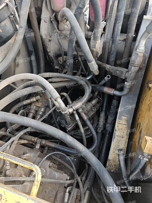 回轉(zhuǎn)馬達和主控閥（整機外觀）