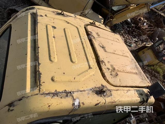 駕駛室頂部（整機外觀）