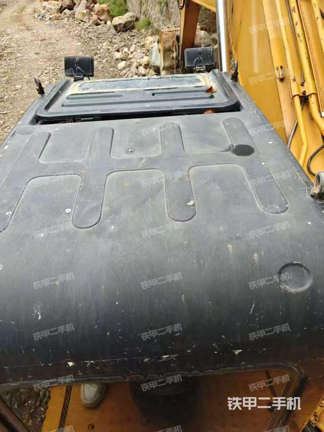 駕駛室頂部（整機外觀）