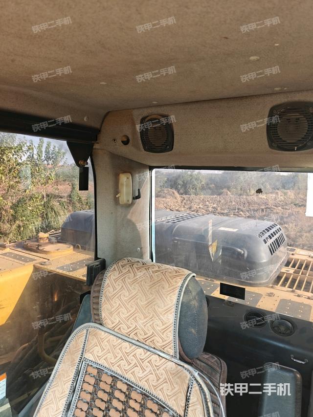 左后方玻璃角標(biāo)（駕駛室部分）