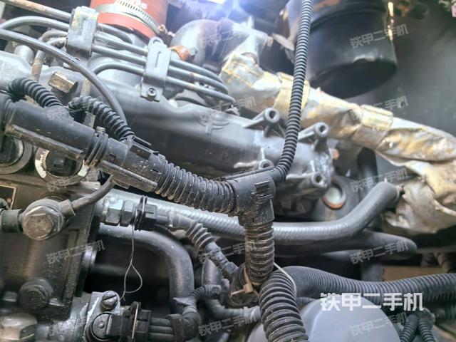 發(fā)動機(jī)艙全景（壓路機(jī)發(fā)動機(jī)艙）