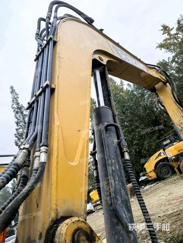 大臂背部俯視（工作和回轉(zhuǎn)裝置）