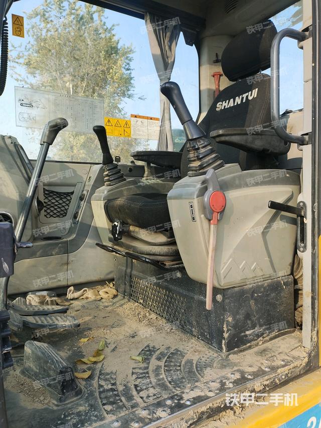 座椅后部（驾驶室部分）