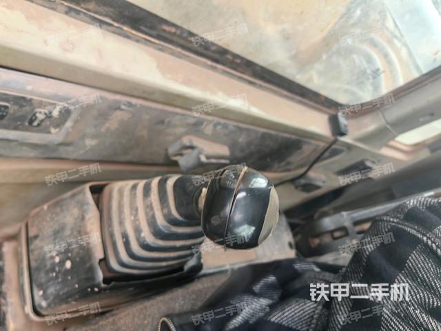 座椅左侧控制台/音响/含左手柄（驾驶室部分）