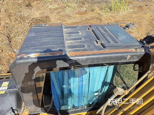 駕駛室頂部（整機外觀）