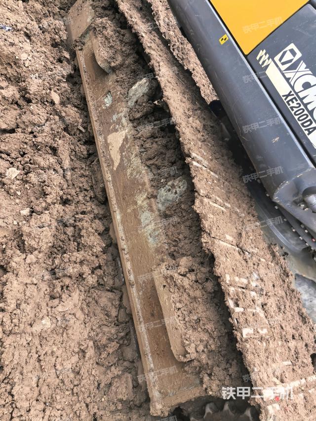 左驅(qū)動輪（行走機構(gòu)）