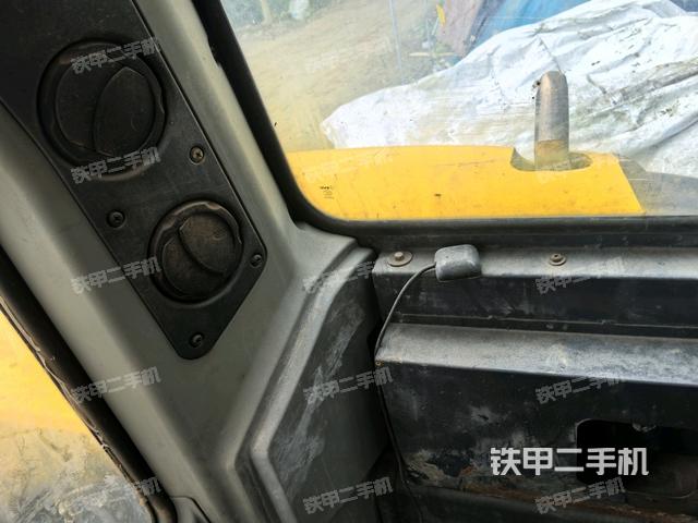 后窗玻璃角標（駕駛室部分）