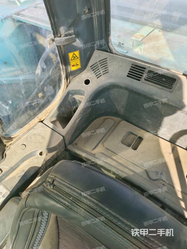 后窗玻璃角标（驾驶室部分）