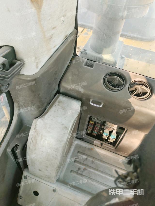 后窗玻璃角標(biāo)（駕駛室部分）