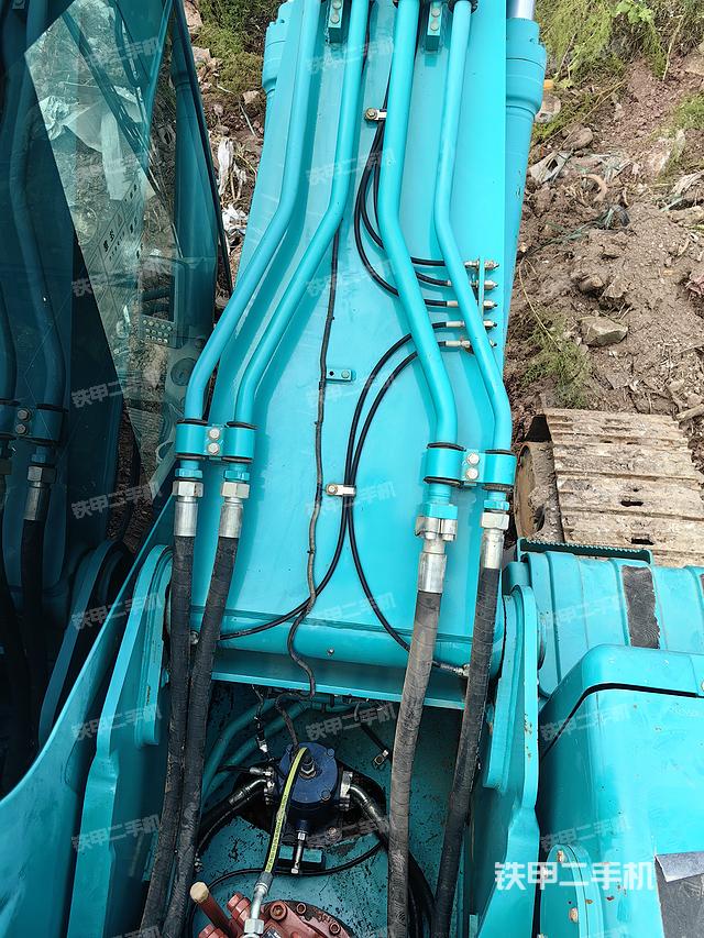 驾驶室顶部（整机外观）