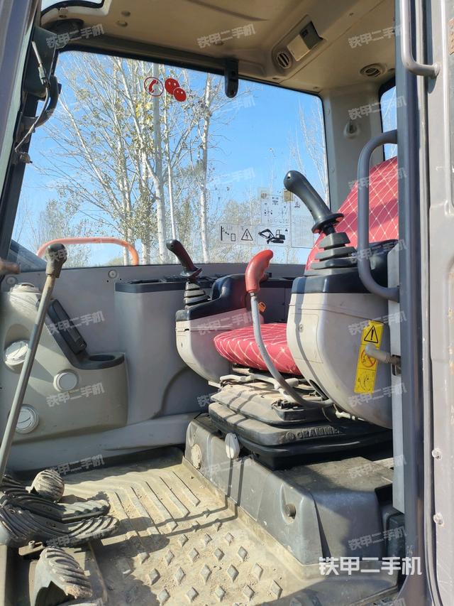 驾驶室顶部（整机外观）