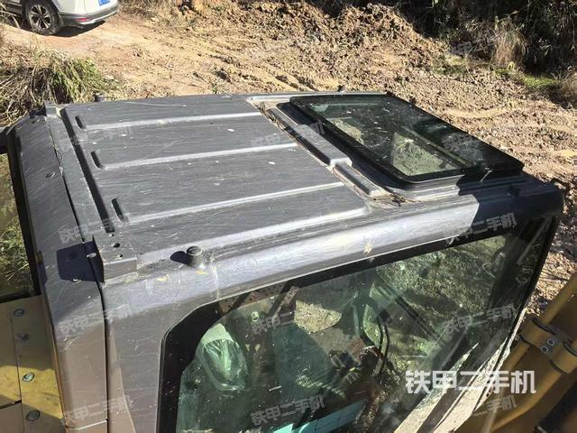 驾驶室顶部（整机外观）