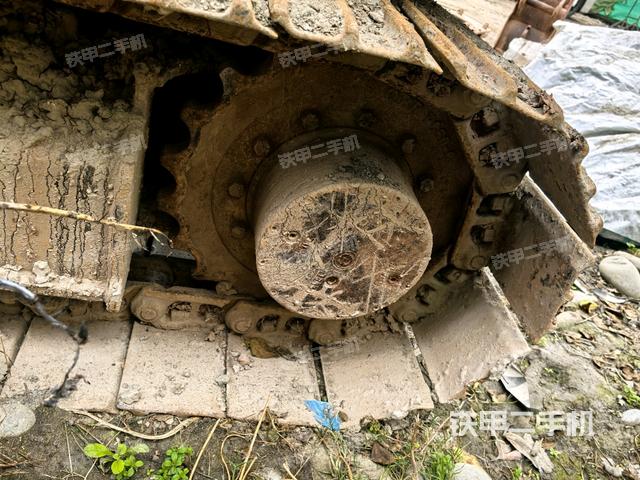 左驅(qū)動輪（行走機構(gòu)）