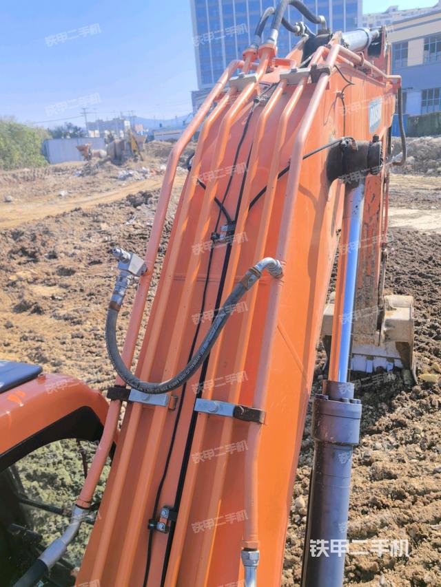 大臂背部俯视（工作和回转装置）