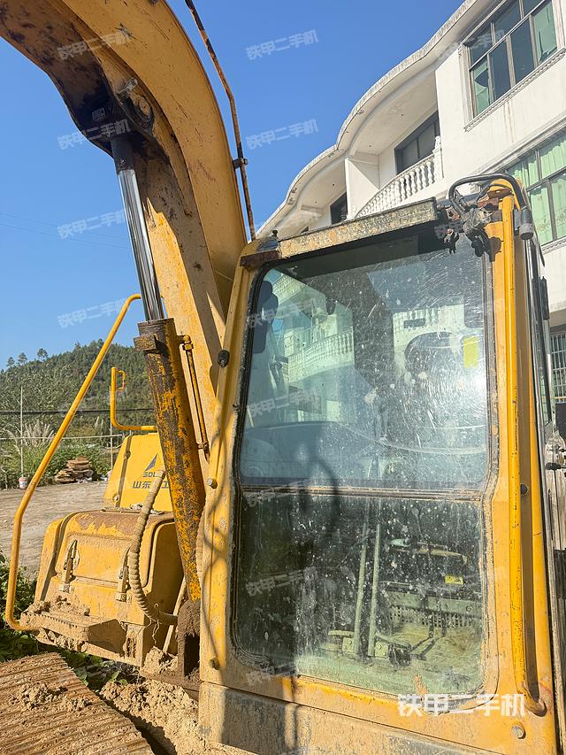 駕駛室整體（整機(jī)外觀）