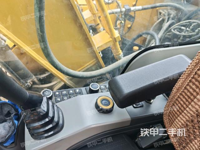 座椅右侧控制台/钥匙门/油门/含右手柄（驾驶室部分）