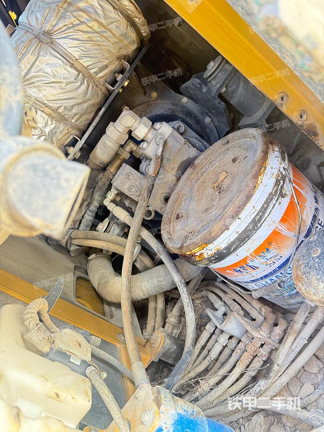 液壓泵艙室正面整體（整機(jī)外觀）