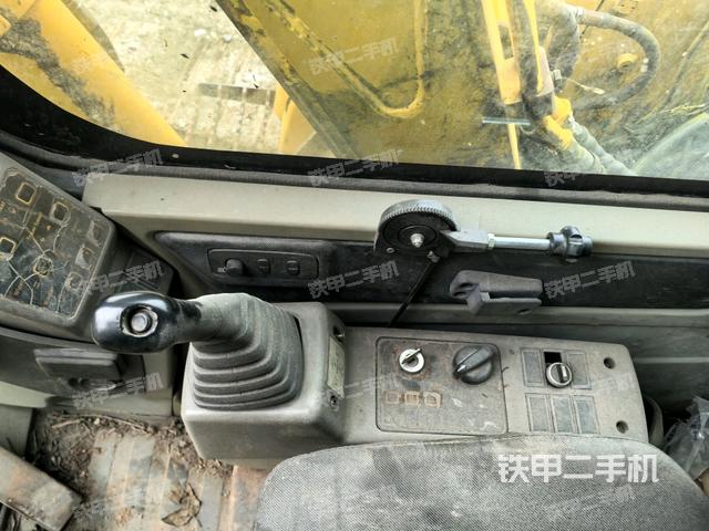 座椅右側(cè)控制臺/鑰匙門/油門/含右手柄（駕駛室部分）