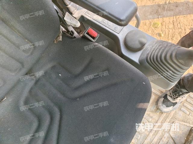 座椅右側(cè)控制臺/鑰匙門/油門/含右手柄（駕駛室部分）