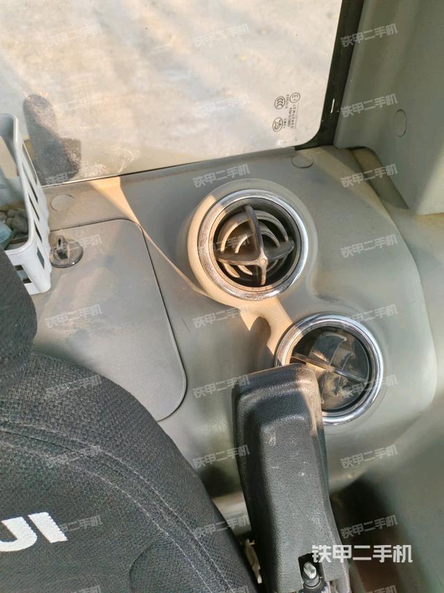 后窗玻璃角標(biāo)（駕駛室部分）