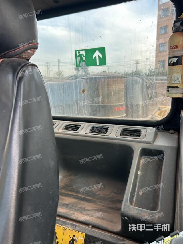 后窗玻璃角标（驾驶室部分）