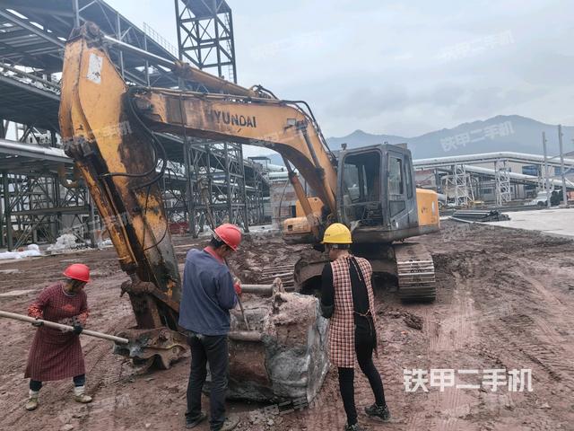 现代R225LC-7挖掘机