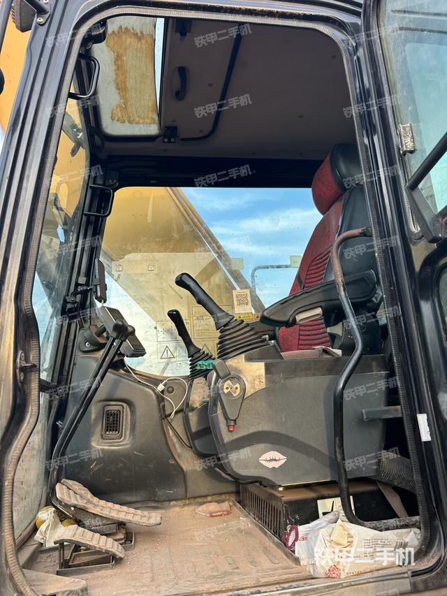 座椅左侧控制台/音响/含左手柄（驾驶室部分）