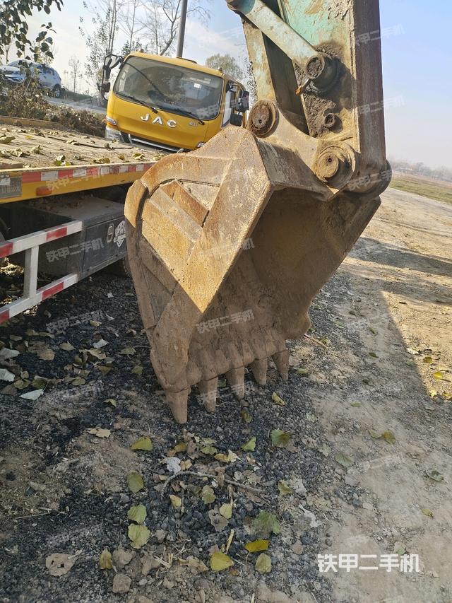 铲斗右后整体（工作和回转装置）