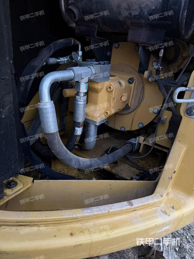 液壓泵艙室正面整體（整機(jī)外觀）