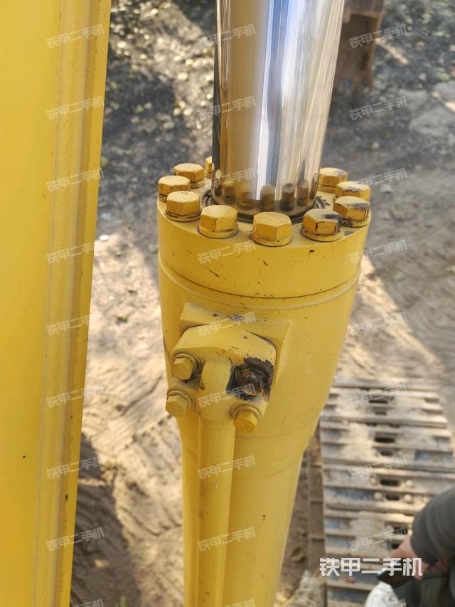 大臂油缸整體?豎拍（工作和回轉(zhuǎn)裝置）