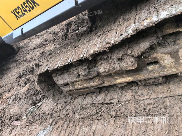 右驅(qū)動輪（行走機構(gòu)）