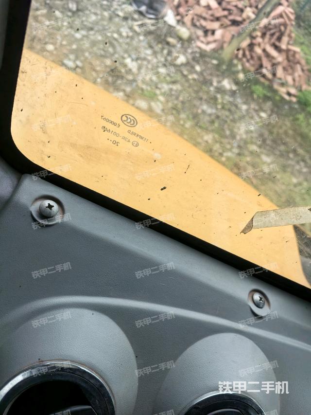 后窗玻璃角標(biāo)（駕駛室部分）